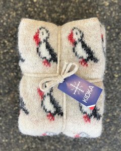 beige puffin baby blanket, beige babyblanket with puffin motif