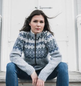 "Þing" cardigan light blue, lightblue cardigan with fleece-lined collar, full-length zipper and icelandic pattern. Made from Icelandic wool