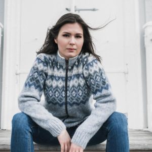 "Þing" cardigan light blue, lightblue cardigan with fleece-lined collar, full-length zipper and icelandic pattern. Made from Icelandic wool 