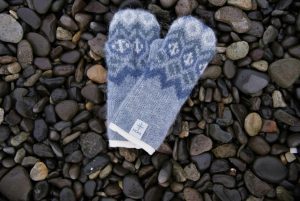 "Þing" mittens light blue. Light blue mittens with darkl blue and white traditional pattern. Fleece lined, made from Icelandic wool