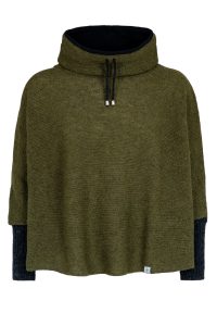 "Blær" short poncho green, short green poncho with sleeves, a high, fleecelined collar, featuring black drawstrings with metal tips.
