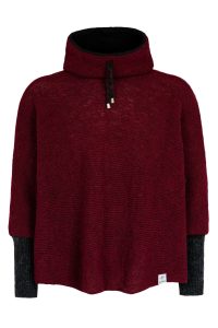 "Blær" short poncho maroon, short marron poncho with sleeves, a high, fleecelined collar, featuring black drawstrings with metal tips.