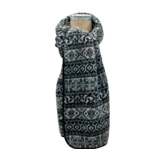 "Lækur" black scarf with black and white nordic allover pattern made from Icelandic wool