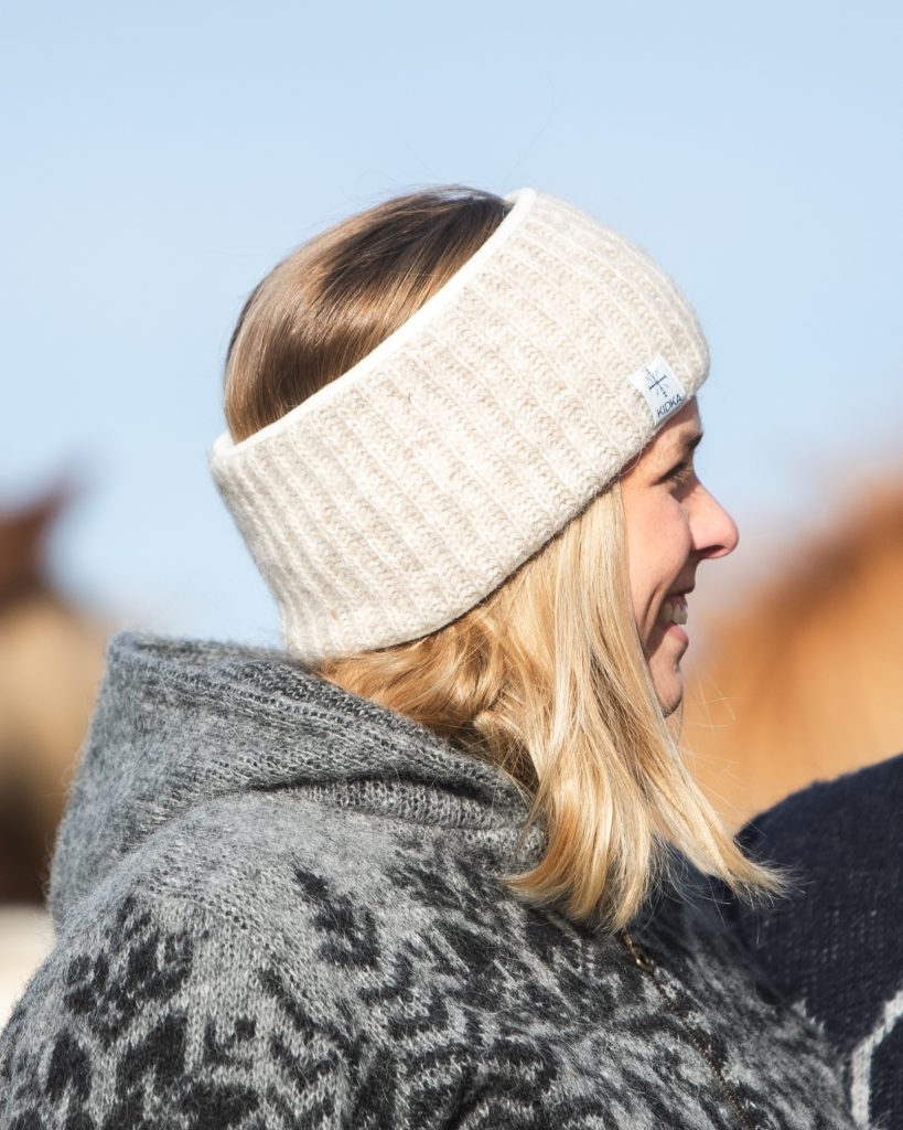 "Mjúkur" beige headband, lined with white fleece made from Icelandic wool