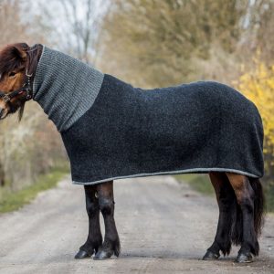 Turtleneck horse rug black/gray. Black horse rug with gray border and gray turtleneck. Made for Icelandic horses from Icelandic wool  