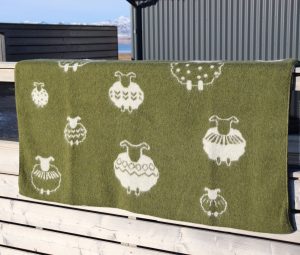 "Kindur" green sheep blanket, green wool blanket with beige sheep made from Icelandic wool
