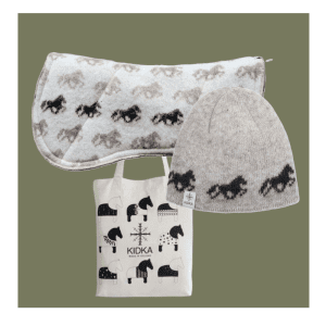 Gift set: Warm beige woolen hat with horse motif Kidka Saddlepad in beige, free horse tote bag