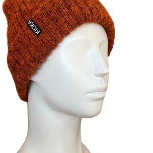 Rusty orange wool hat knitted from Fjallalopi Icelandic wool. Rib-knit gives flexibility. Made from Icelandic wool, made in Iceland