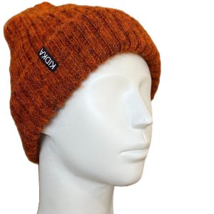 Rusty orange wool hat knitted from Fjallalopi Icelandic wool. Rib-knit gives flexibility. Made from Icelandic wool, made in Iceland