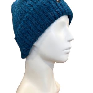 Red wool hat knitted from Fjallalopi Icelandic wool. Rib-knit gives flexibility. Made from Icelandic wool, made in Iceland