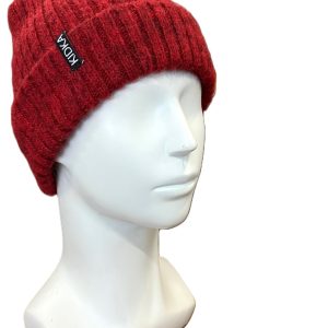 Red wool hat knitted from Fjallalopi Icelandic wool. Rib-knit gives flexibility. Made from Icelandic wool, made in Iceland